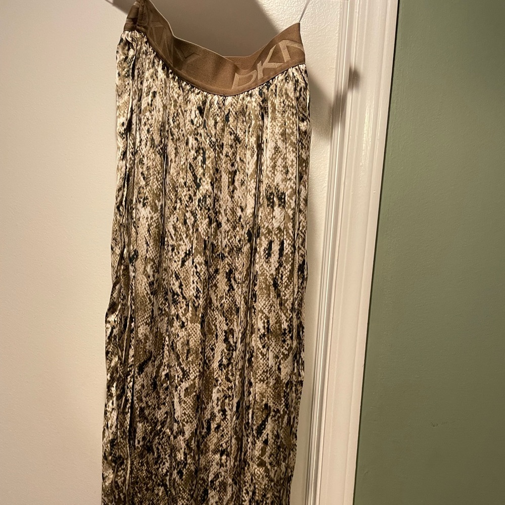 NWOT DKNY boutique animal print pleated skirt. Gorgeous - Picture 16 of 17